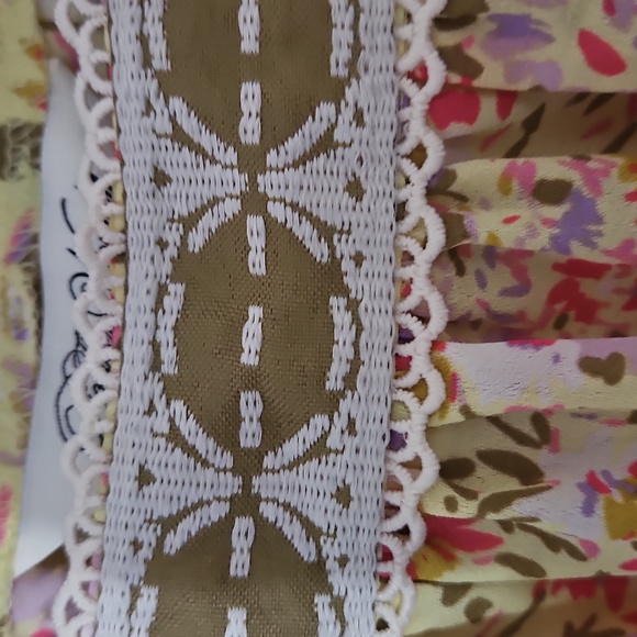 The Pioneer Woman Square Neck Flutter Sleeve Blouse Size M. - Picture 4 of 7